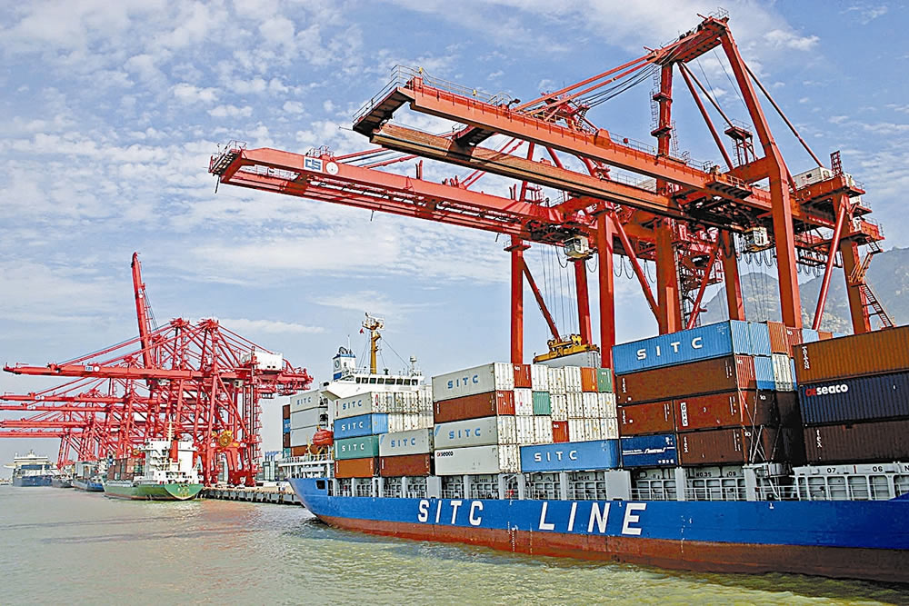 2015年全国沿海港口完成货物吞吐量78.4亿吨