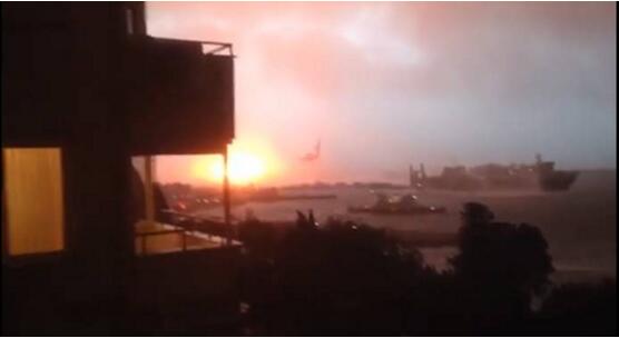 伊斯坦布尔码头危品集装箱相互碰撞导致爆炸