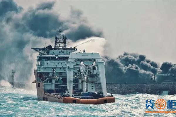 “桑吉”轮未大面积溢油 船体仍在燃烧