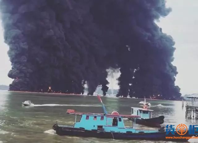 散货船“EVER JUDGER”在印尼巴厘巴板湾被引燃