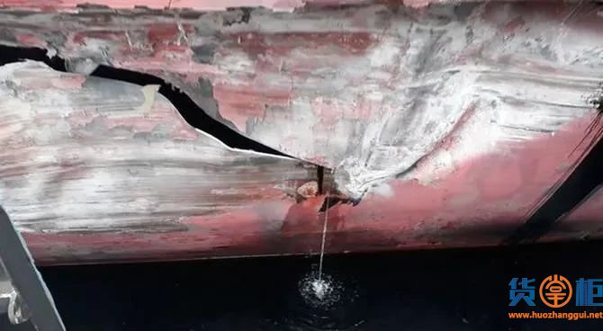 MSC KATYAYNI箱船靠泊碰撞码头，燃油泄漏被迫就地抛锚！-货掌柜www.huozhanggui.net