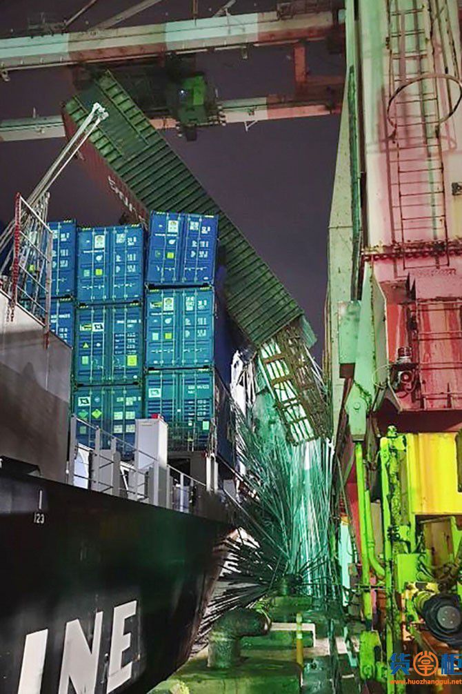 釜山港突刮大风：inseondae码头7台龙门吊被吹倒，集装箱坠落相撞